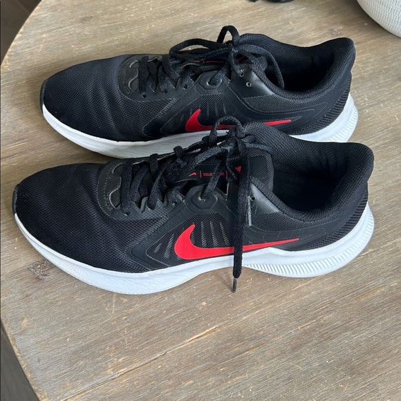 NIKE AIR Downshifter 10 Black & Red Mesh Running Shoe Sneakers Men’s US Size 8.5 - Picture 4 of 16